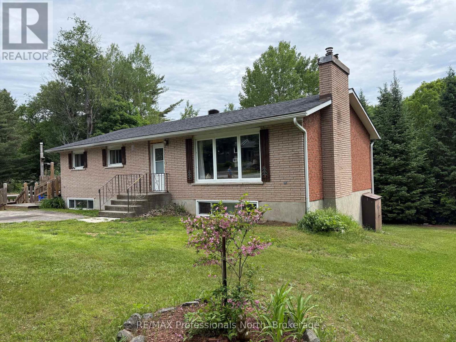 37 Spruce Drive S, Huntsville, Ontario P0B 1L0 - Photo 1 - X13444428