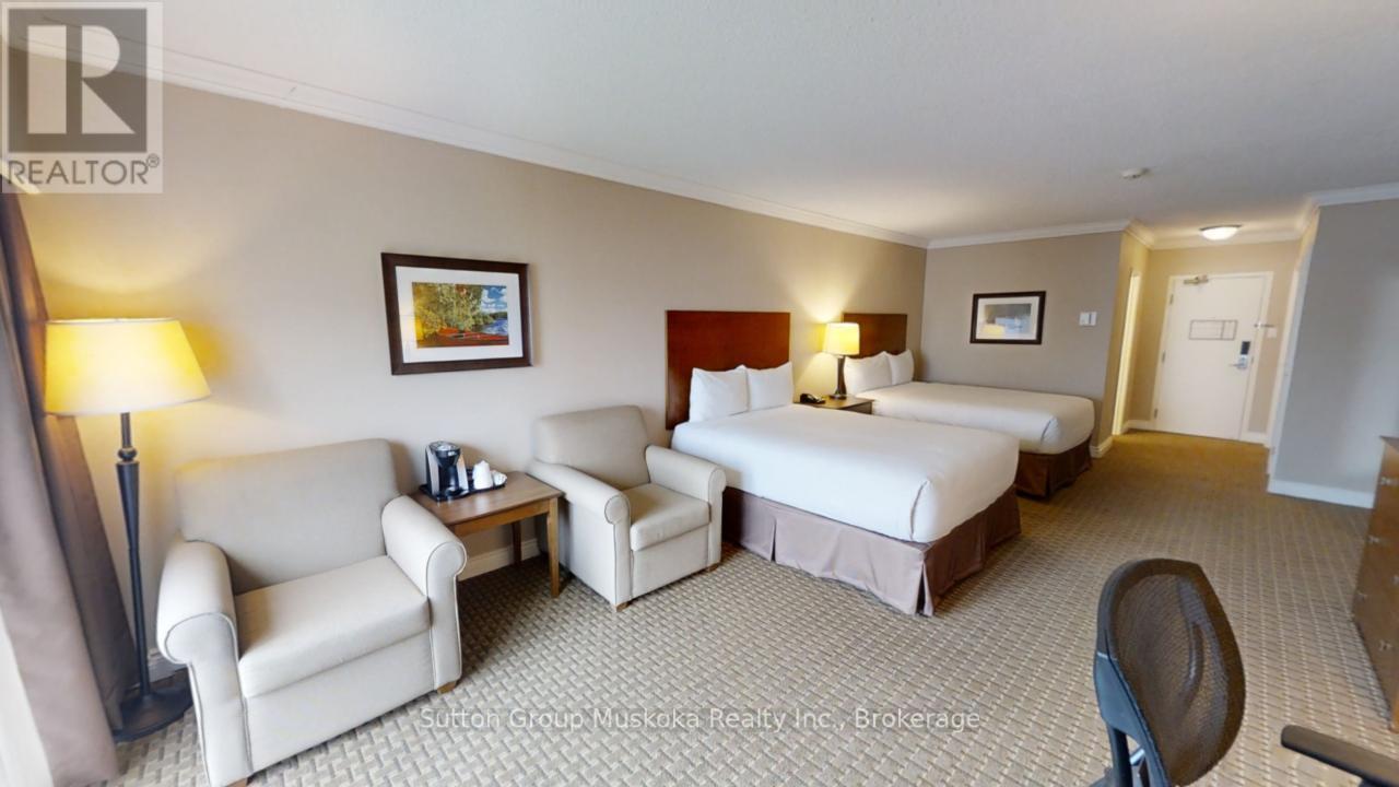 402 - 402 Bayshore - Deerhurst Drive, Huntsville, Ontario P1H 2E8 - Photo 1 - X13446404