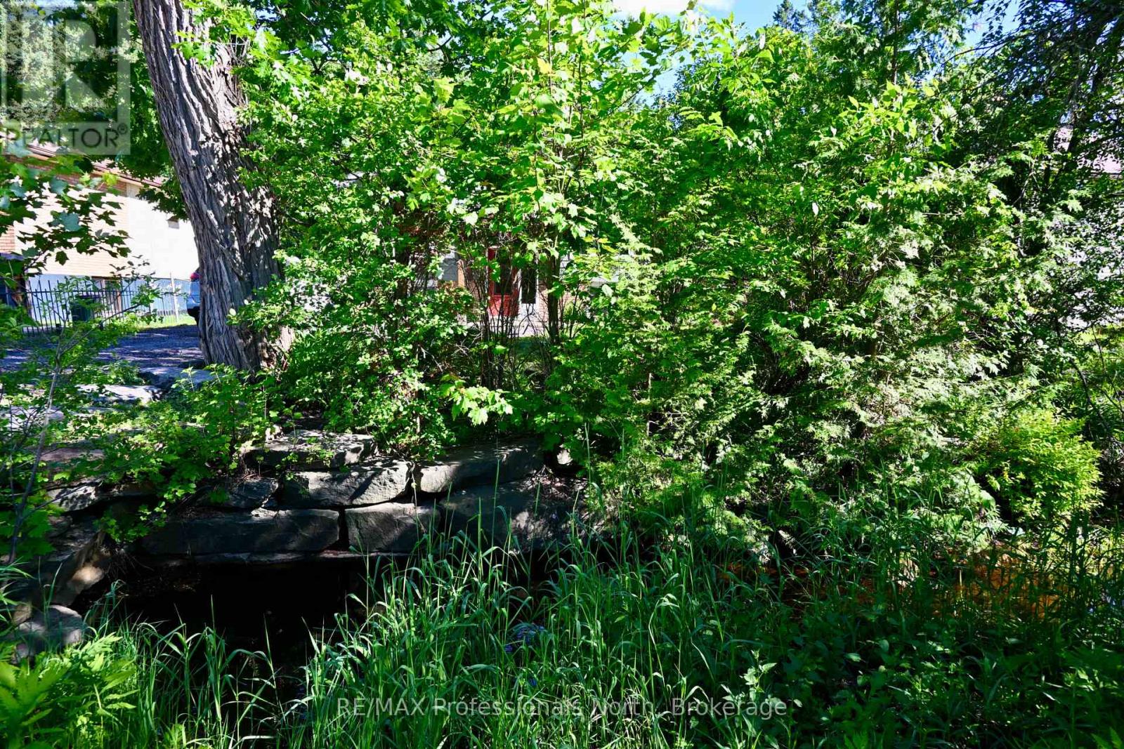 77 Hanes Road, Huntsville, Ontario P1H 1M3 - Photo 2 - X13449190