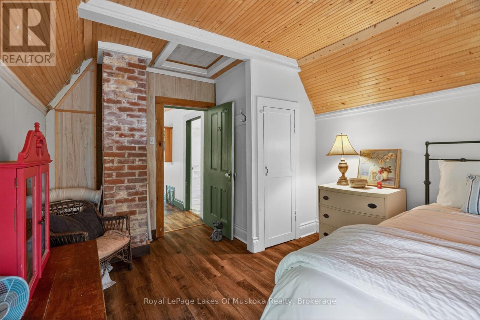4 Spruce Street E, Lake Of Bays, Ontario P0B 1A0 - Photo 20 - X13449238