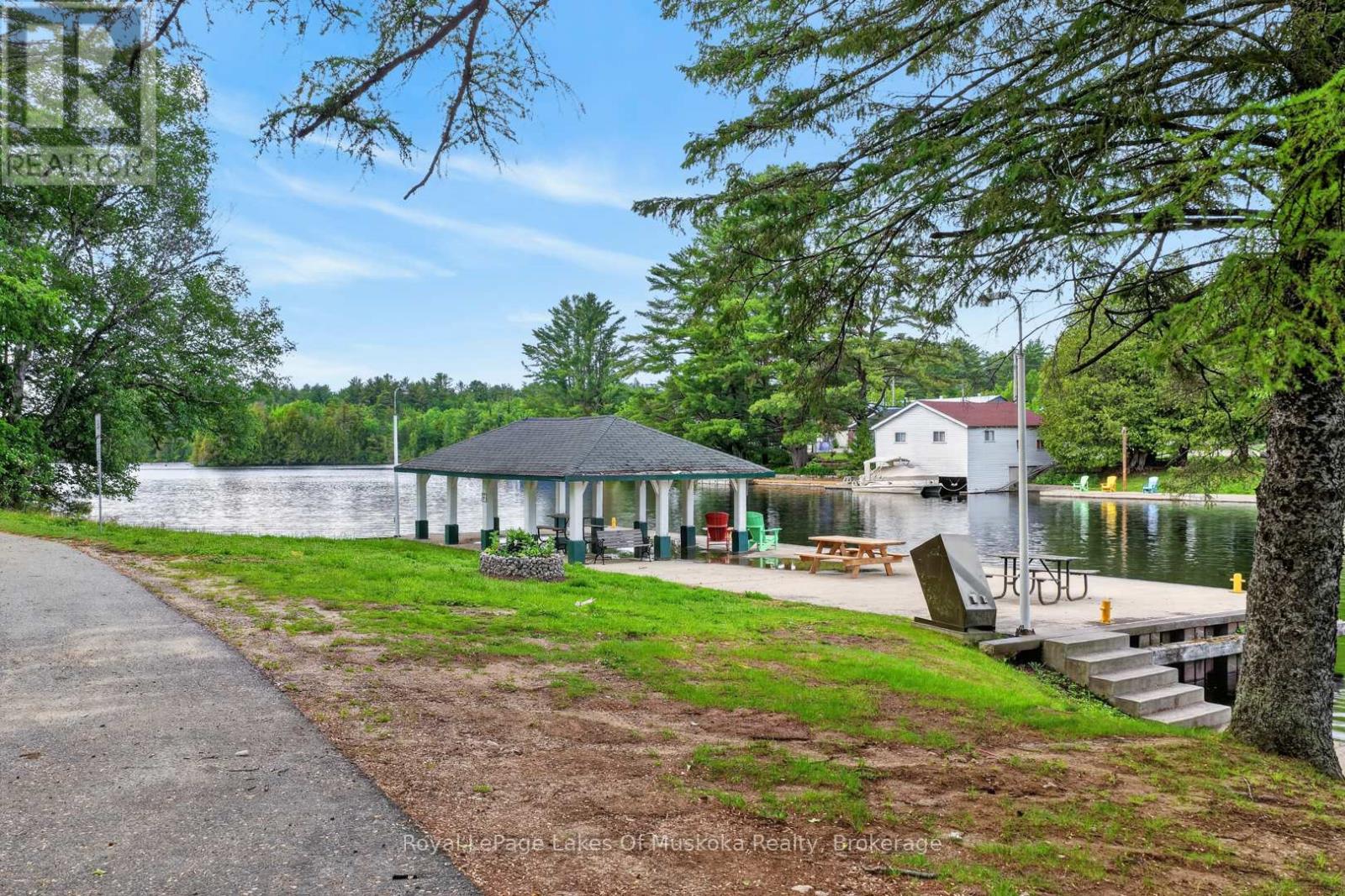4 Spruce Street E, Lake Of Bays, Ontario P0B 1A0 - Photo 39 - X13449238