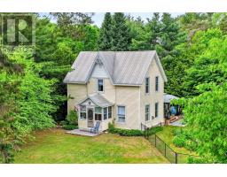 4 SPRUCE STREET E, Lake of Bays, Ontario