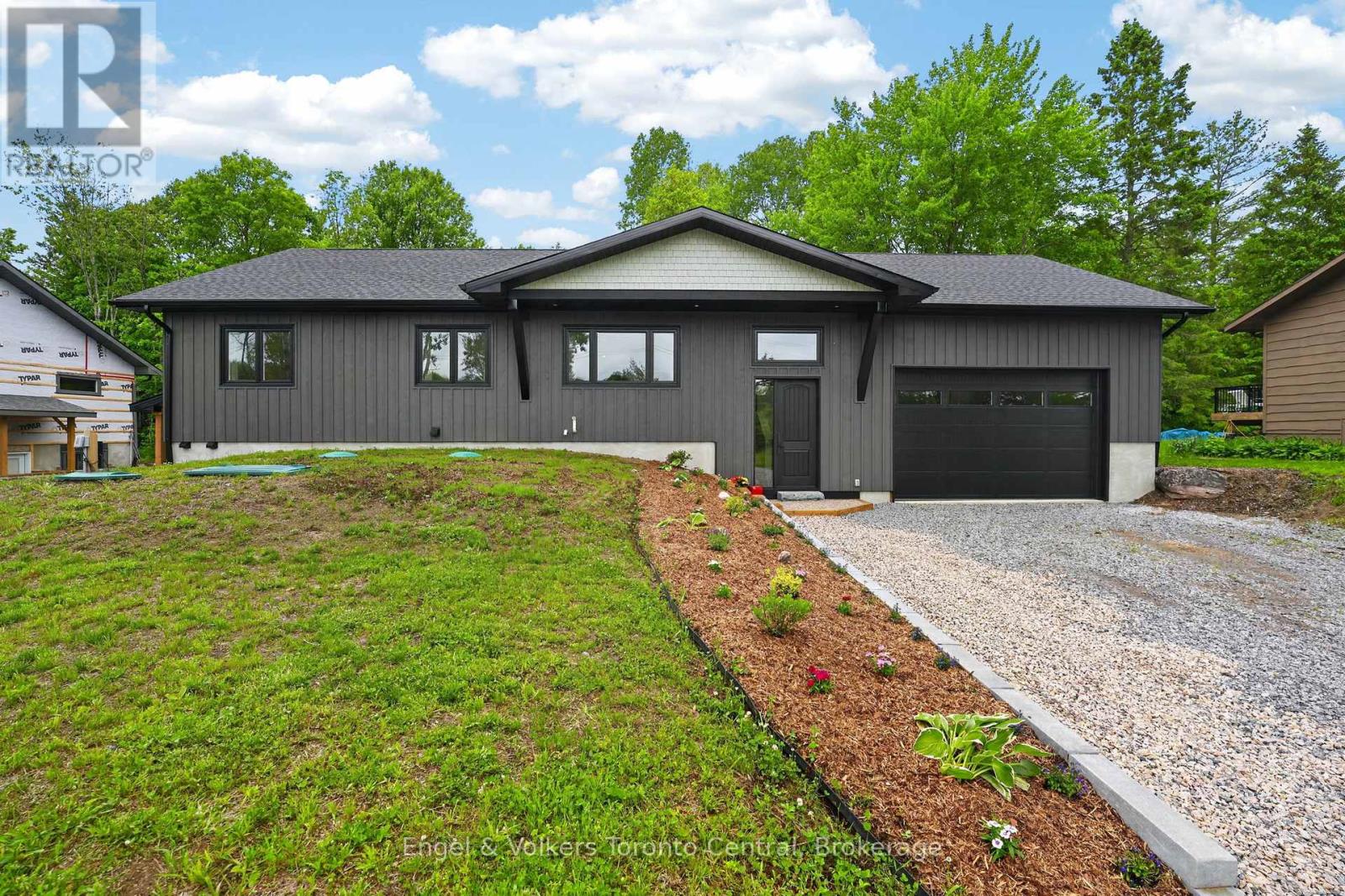 1093 Highway 141 Drive, Seguin, Ontario P2A 2W8 - Photo 1 - X13449708