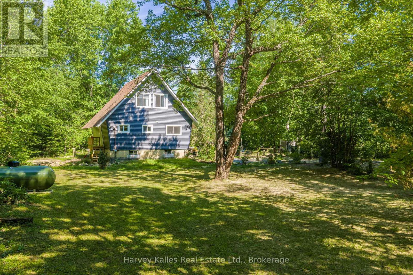66 Robert Road E, Huntsville, Ontario P1H 2J4 - Photo 1 - X13452296