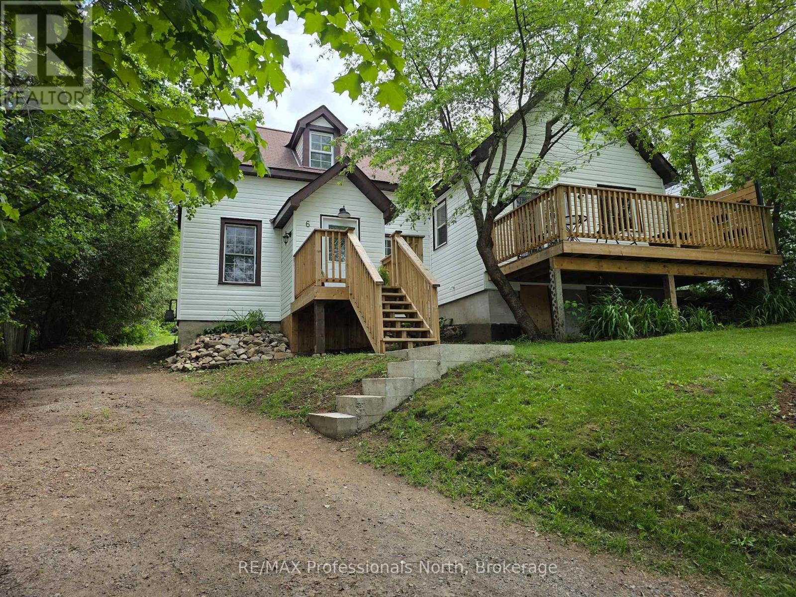 6 Dufferin Street N, Huntsville, Ontario  P1H 1X3 - Photo 1 - X13462246