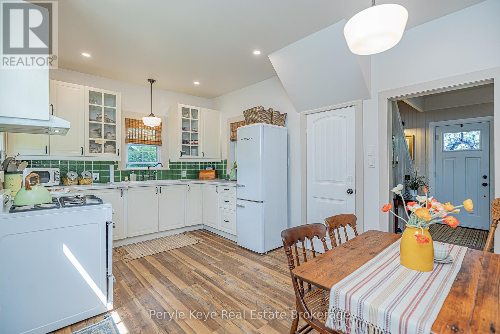 14 Milton Street, Bracebridge, Ontario  P1L 1G8 - Photo 1 - X13465600
