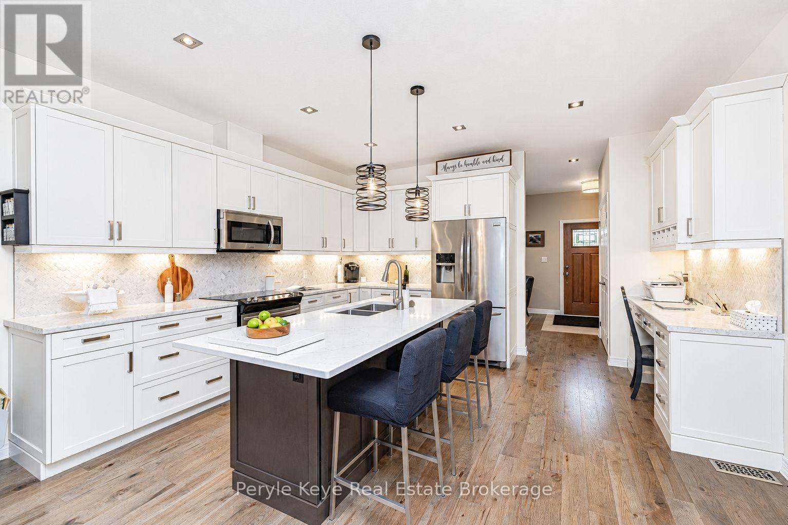 6 Serenity Place Crescent, Huntsville, Ontario P1H 0C4 - Photo 1 - X13472772