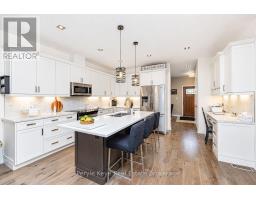 6 SERENITY PLACE CRESCENT, Huntsville, Ontario
