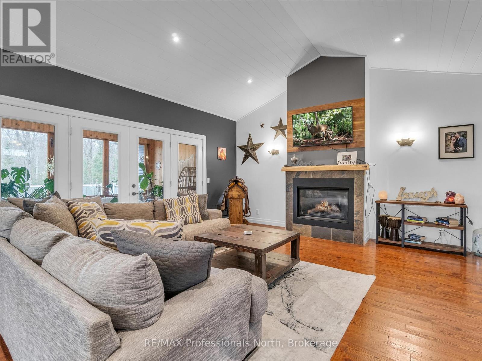 93 Mainhood's Road, Huntsville, Ontario  P0B 1M0 - Photo 1 - X13480368