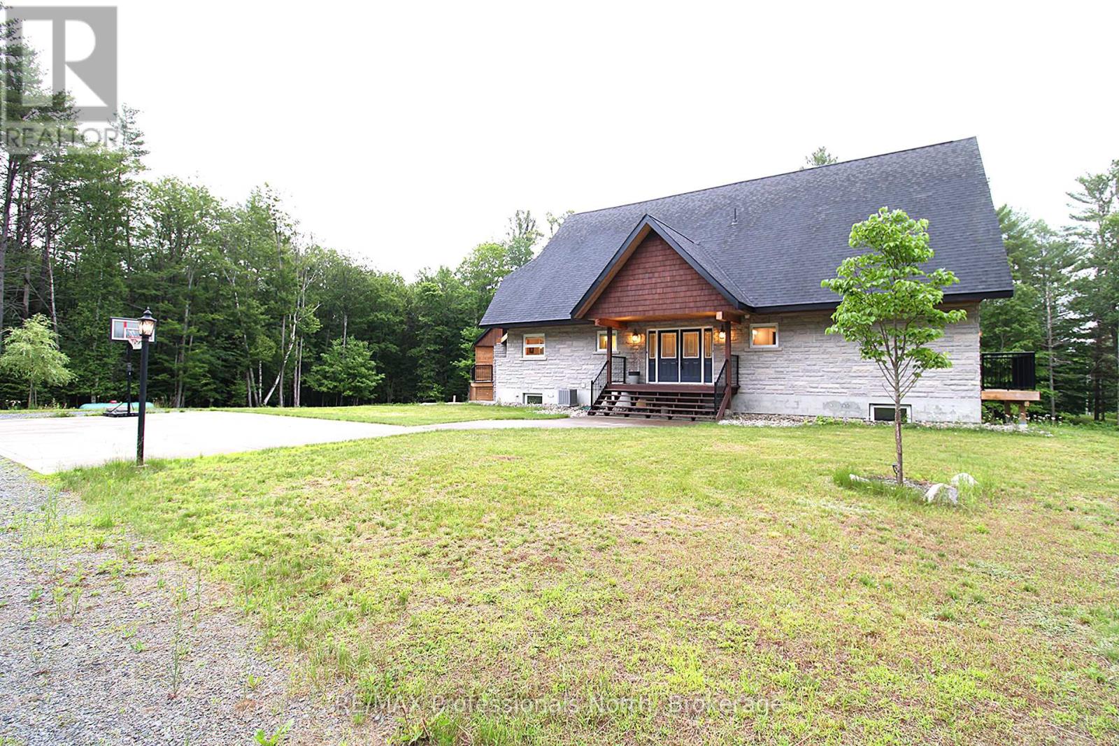 1196 Ravenscliffe Road, Huntsville, Ontario P1H 2N5 - Photo 3 - X13483746