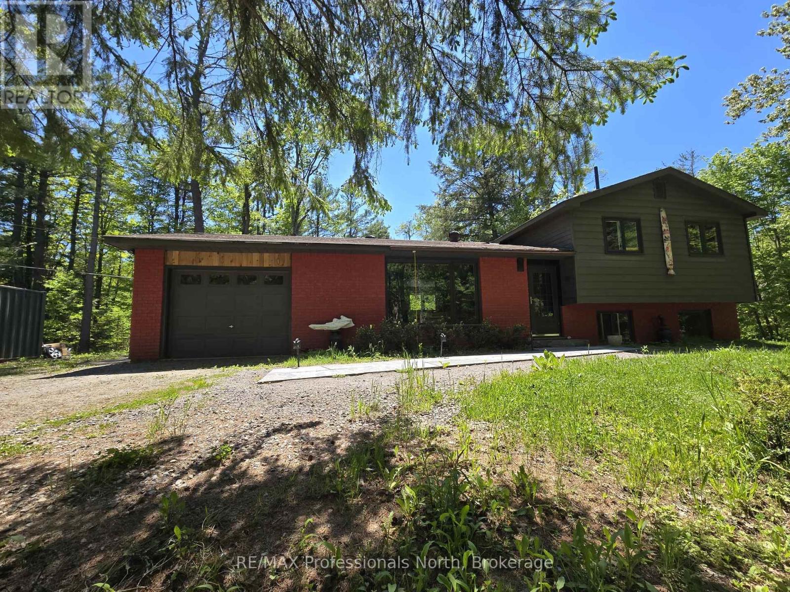 1460 Peterson Road, Bracebridge, Ontario P1L 1X1 - Photo 1 - X13486020