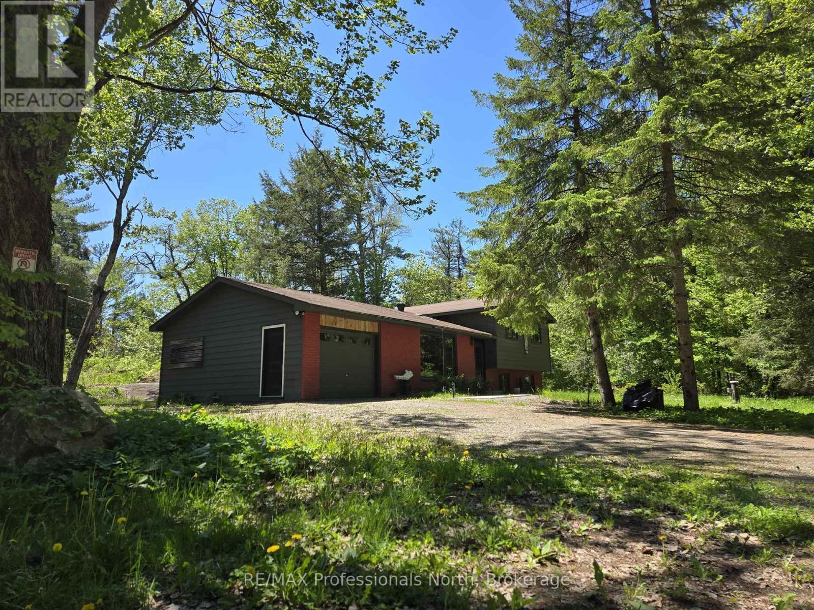 1460 Peterson Road, Bracebridge, Ontario P1L 1X1 - Photo 2 - X13486020