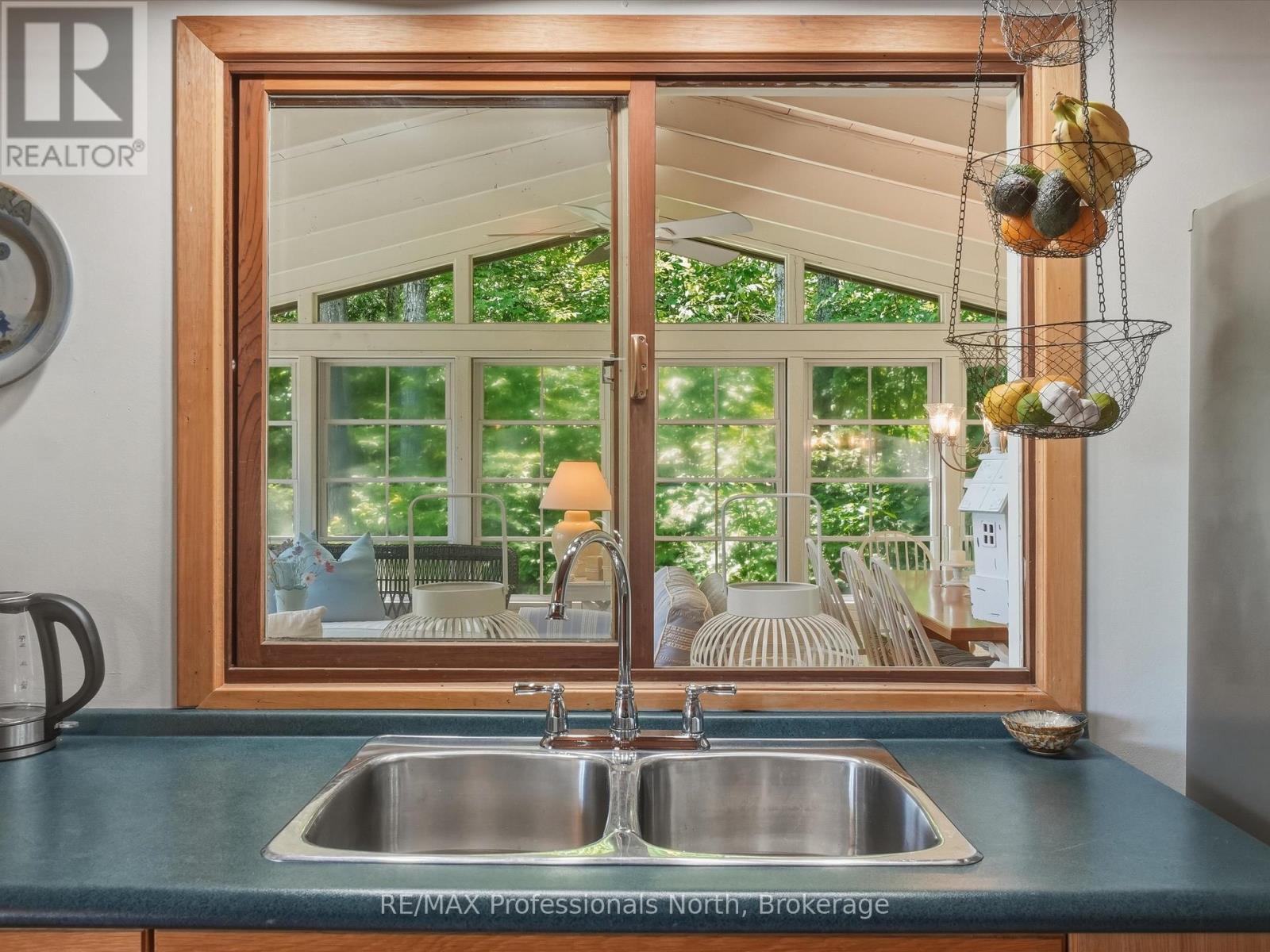 23 Taylor Island, Gravenhurst, Ontario  P1P 1R2 - Photo 10 - X13491704