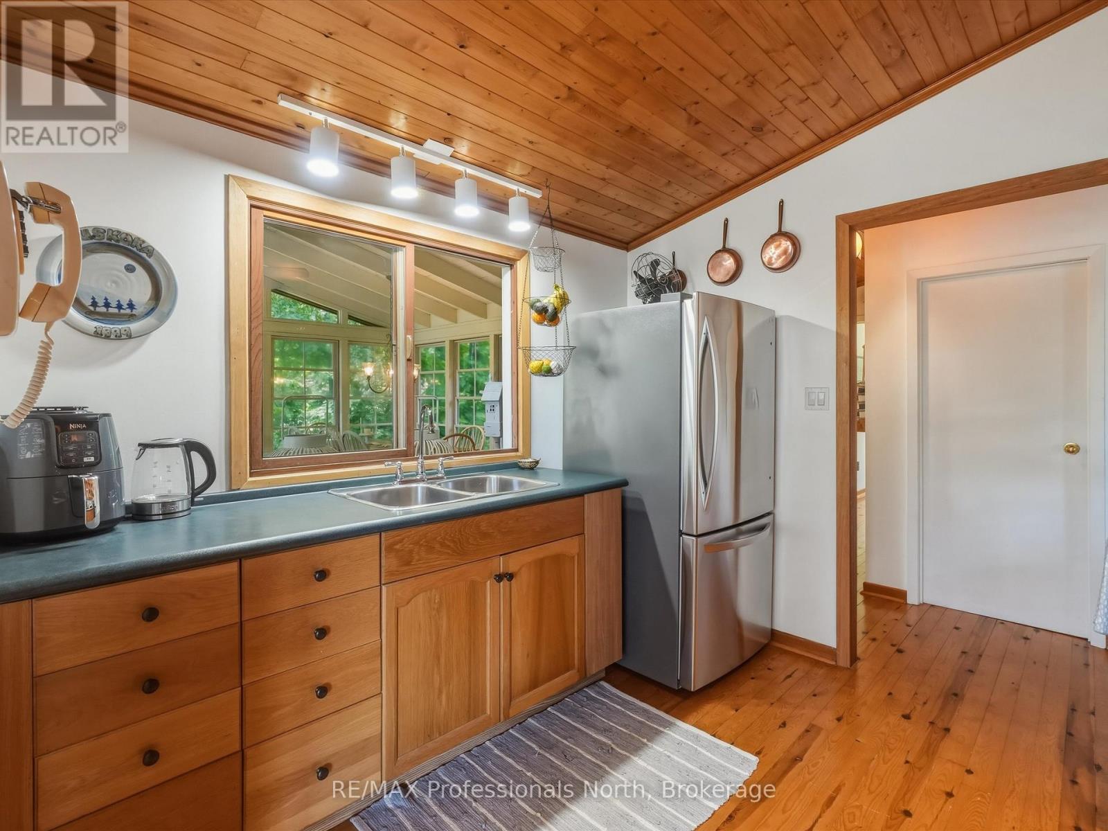 23 Taylor Island, Gravenhurst, Ontario  P1P 1R2 - Photo 9 - X13491704