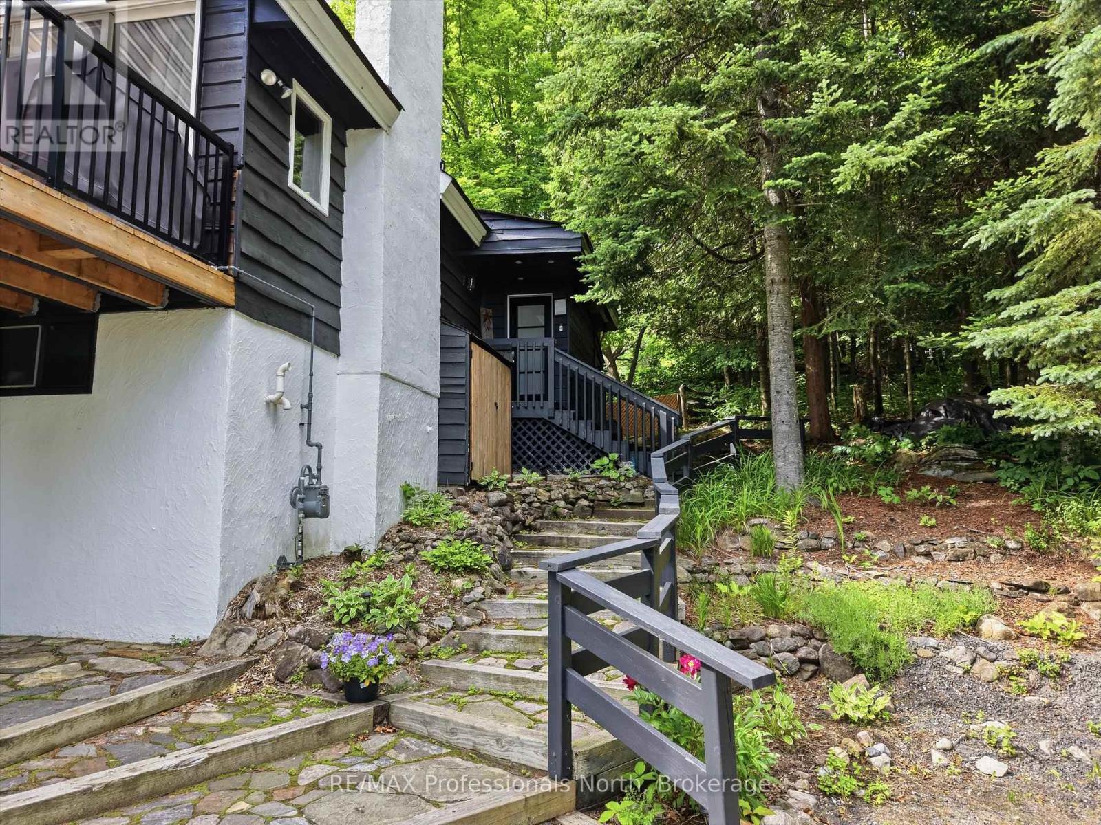 1760 Valley Road, Huntsville, Ontario  P1H 1A8 - Photo 2 - X13501758