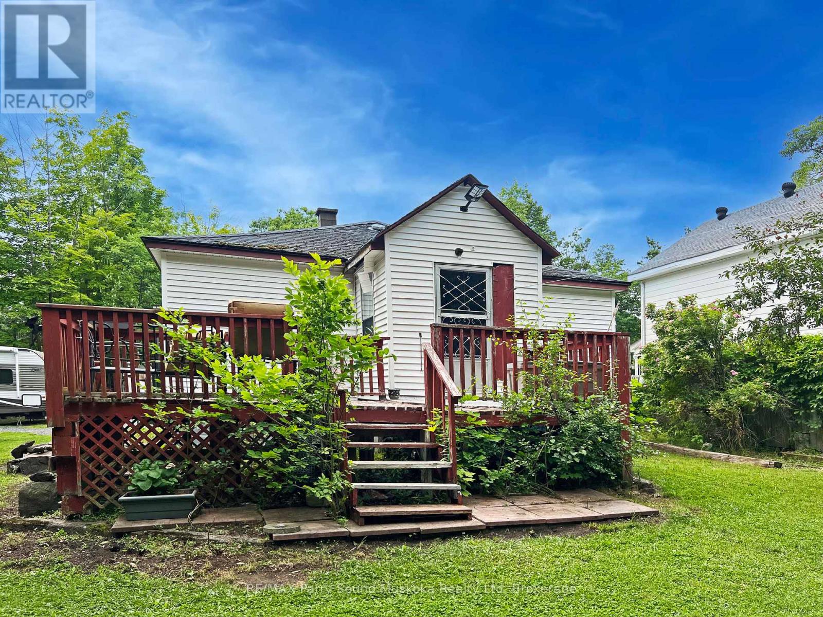 11 Adelaide Street, Parry Sound, Ontario  P2A 1H2 - Photo 1 - X13509046