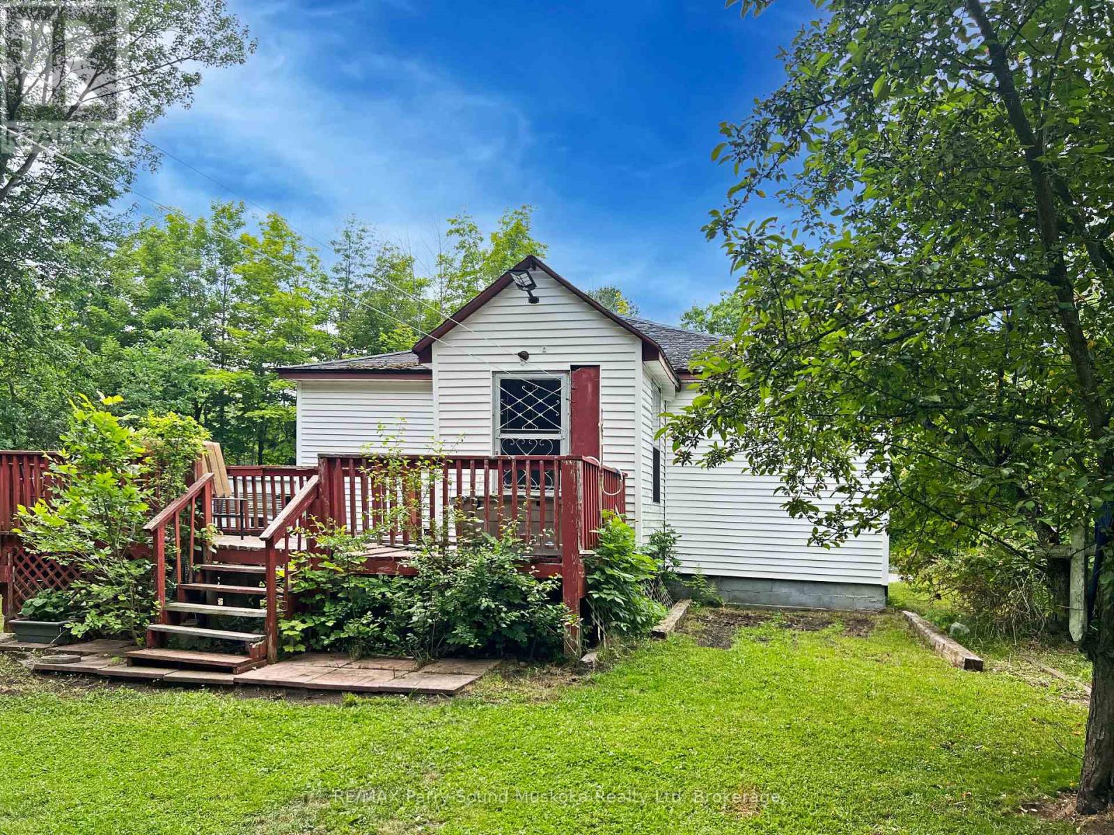 11 Adelaide Street, Parry Sound, Ontario  P2A 1H2 - Photo 2 - X13509046