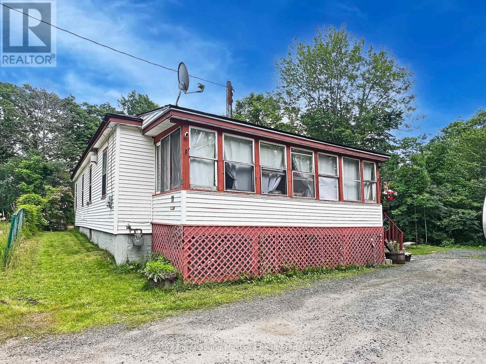 11 Adelaide Street, Parry Sound, Ontario  P2A 1H2 - Photo 3 - X13509046