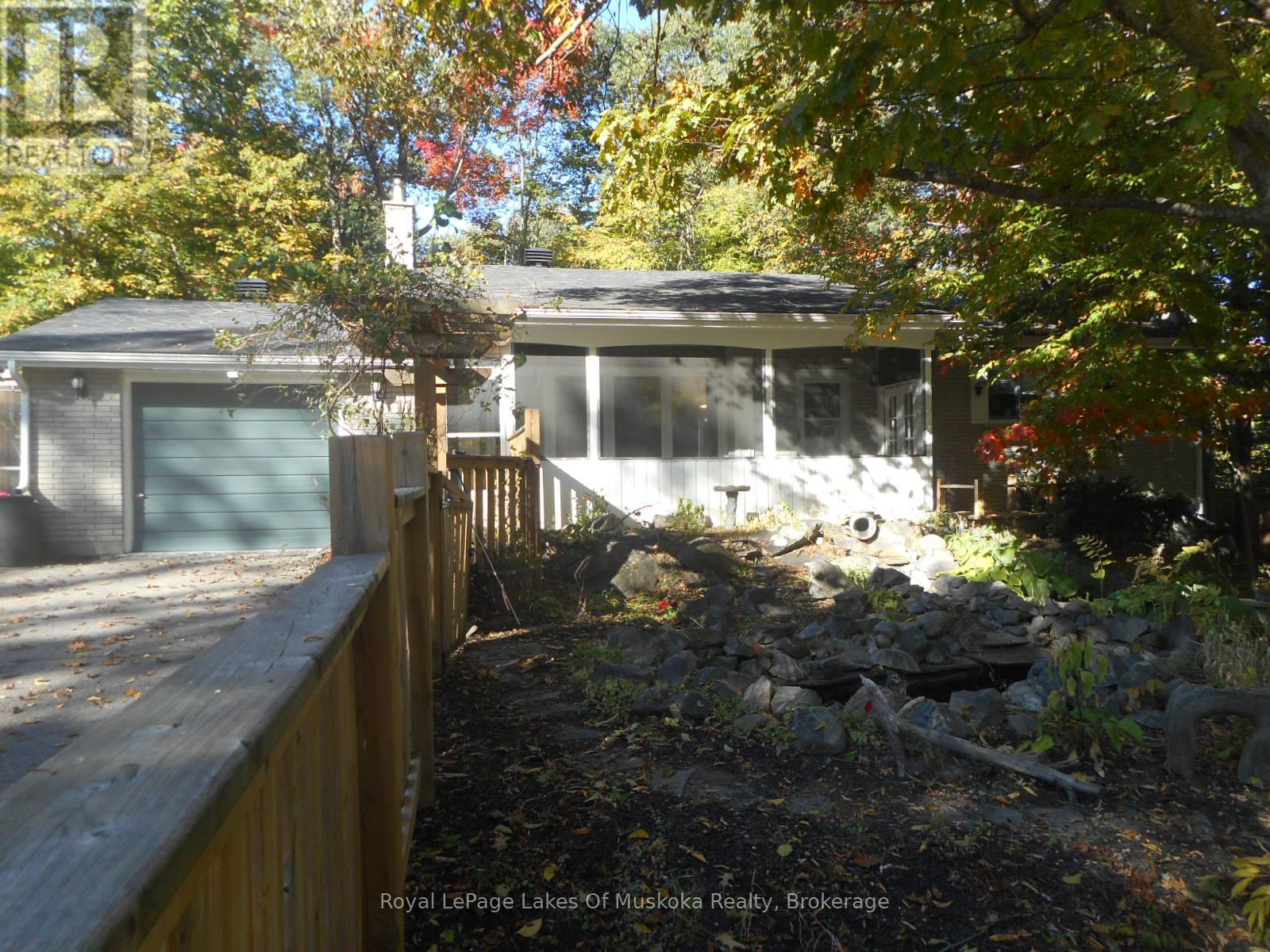 115 Douglas Street, Gravenhurst, Ontario P1P 1A4 - Photo 2 - X13511620