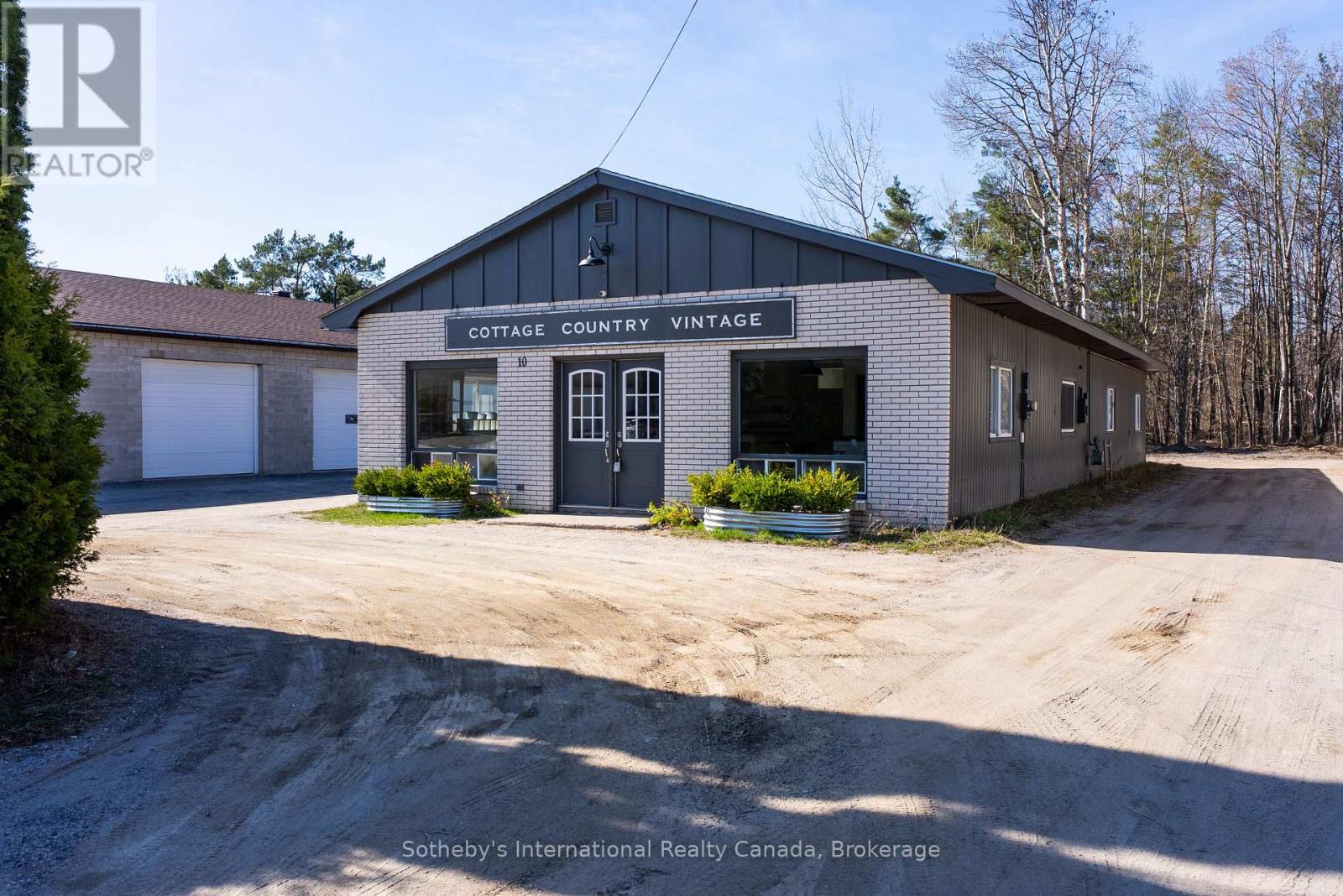 10 Armstrong Street, Bracebridge, Ontario P1L 1C1 - Photo 3 - X13513190
