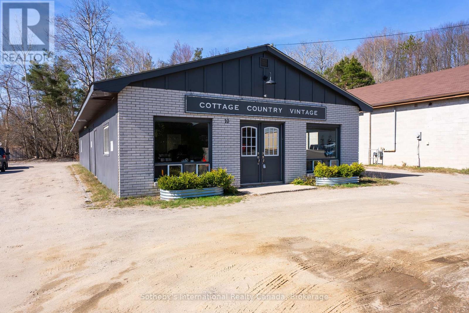 10 Armstrong Street, Bracebridge, Ontario P1L 1C1 - Photo 4 - X13513190