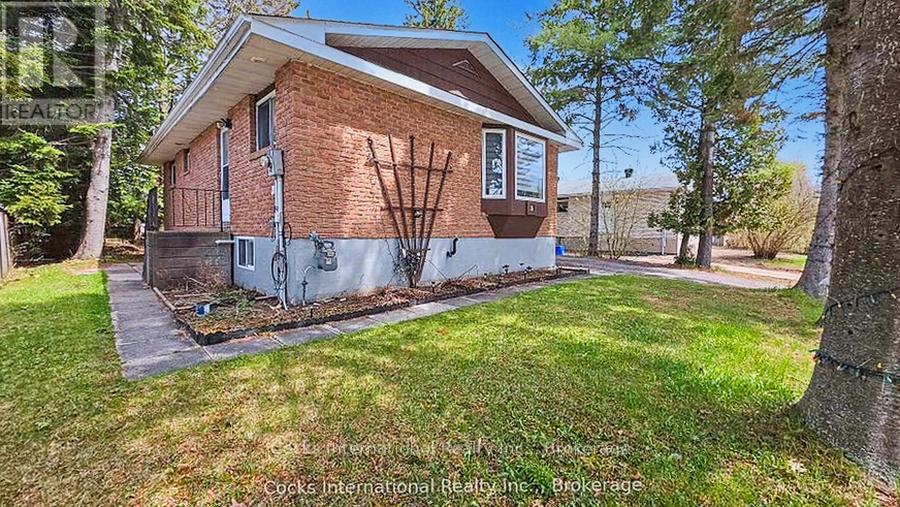 36 Susan Street W, Huntsville, Ontario P1H 1X2 - Photo 2 - X13516470