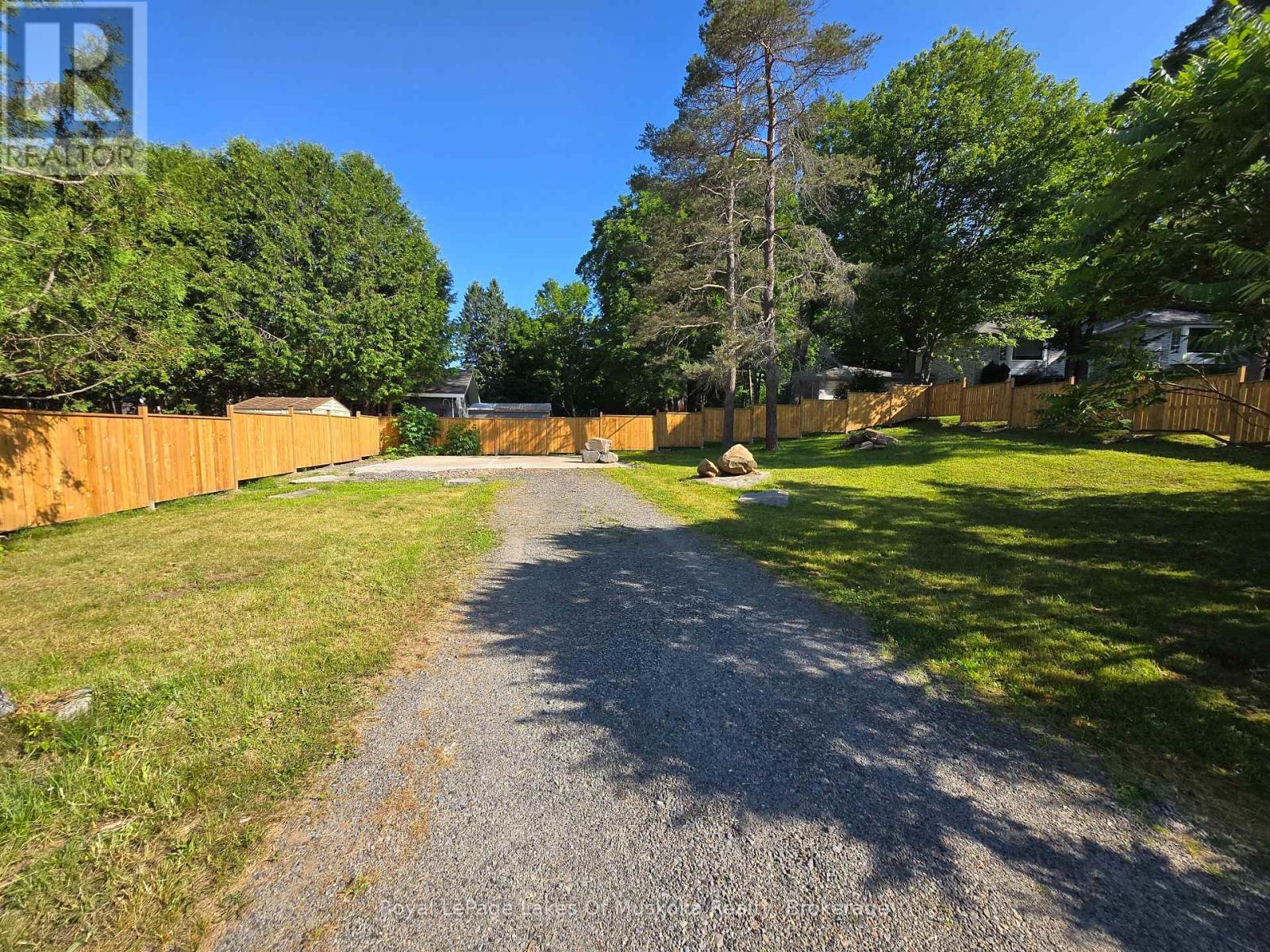 11 Silver Street, Huntsville, Ontario P1H 1M2 - Photo 1 - X13526706