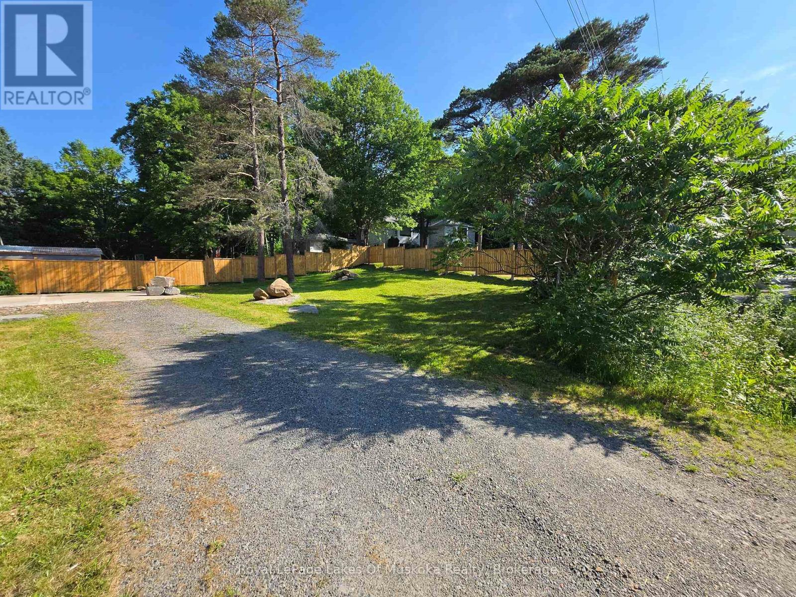 11 Silver Street, Huntsville, Ontario P1H 1M2 - Photo 2 - X13526706