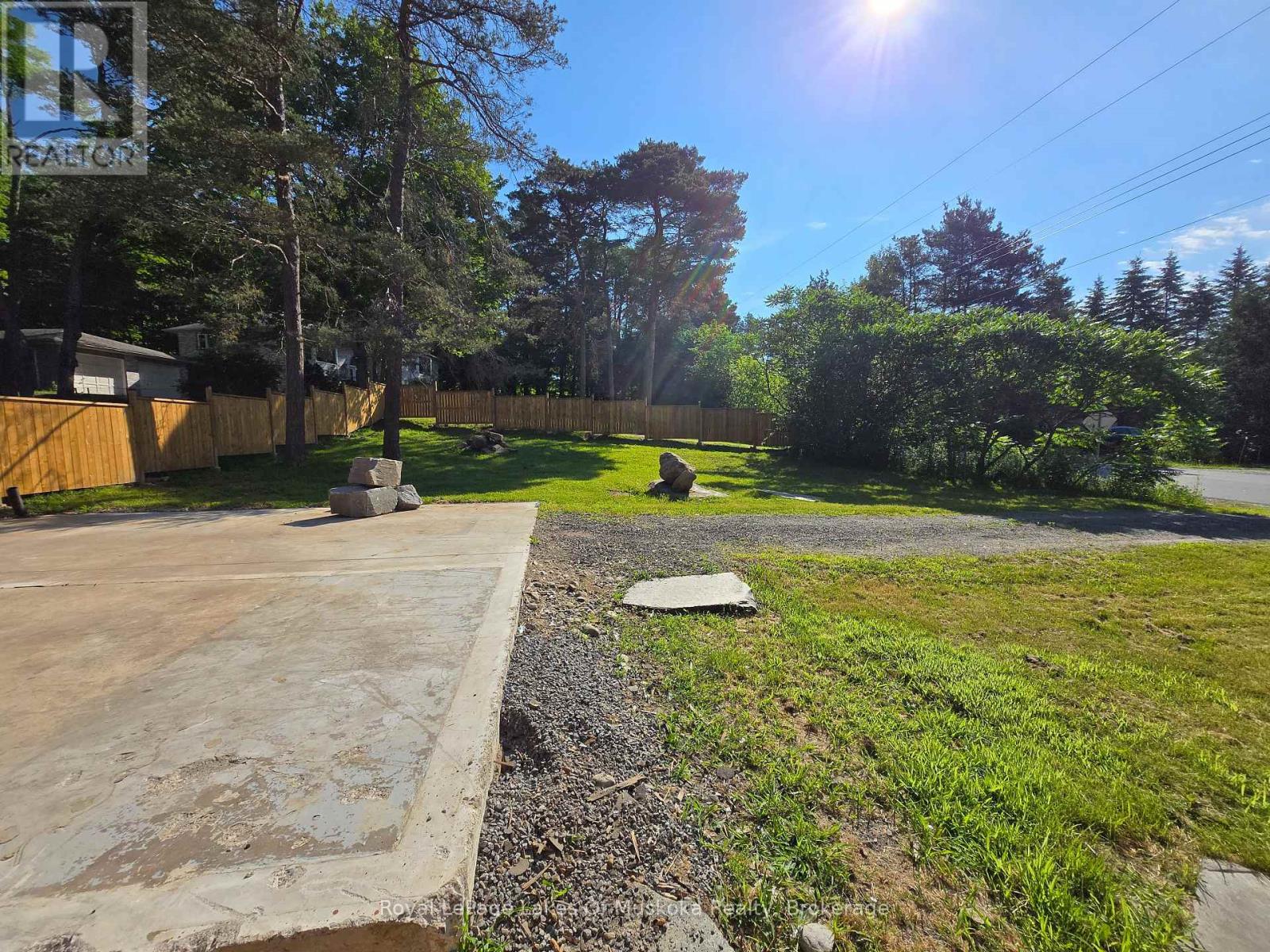 11 Silver Street, Huntsville, Ontario P1H 1M2 - Photo 4 - X13526706