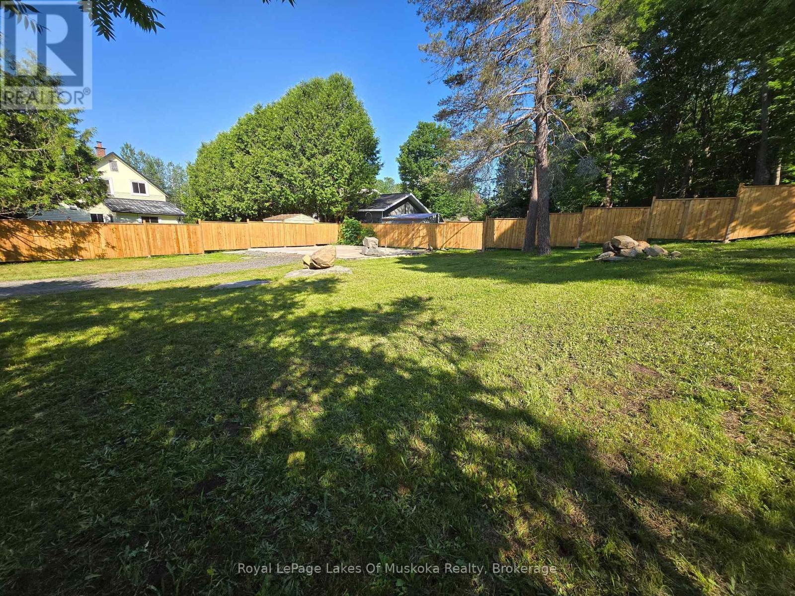 11 Silver Street, Huntsville, Ontario P1H 1M2 - Photo 5 - X13526706