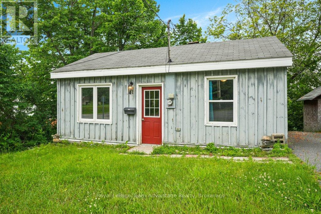 41 Emily Street, Parry Sound, Ontario  P2A 2P6 - Photo 2 - X13531312