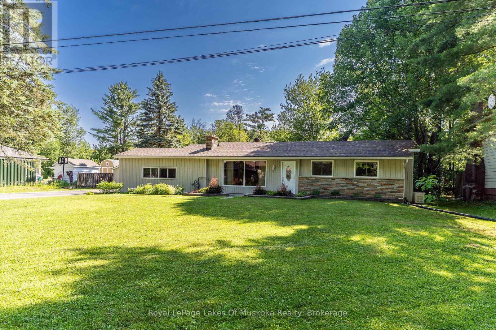 130 Robinson Avenue, Gravenhurst, Ontario P1P 1R5 - Photo 1 - X13532484