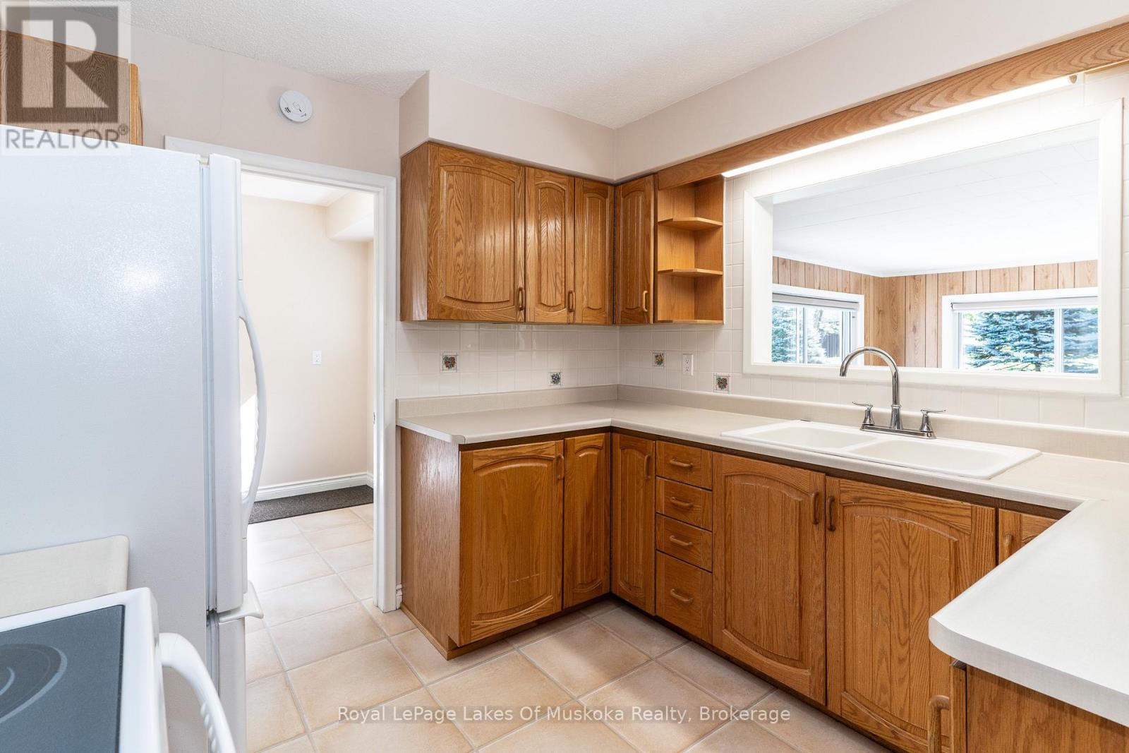130 Robinson Avenue, Gravenhurst, Ontario P1P 1R5 - Photo 12 - X13532484