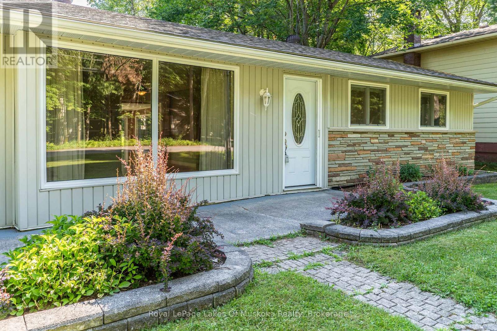 130 Robinson Avenue, Gravenhurst, Ontario P1P 1R5 - Photo 4 - X13532484