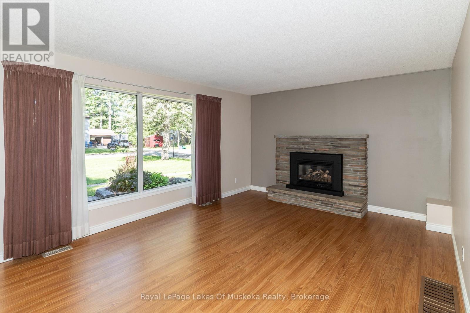 130 Robinson Avenue, Gravenhurst, Ontario P1P 1R5 - Photo 7 - X13532484