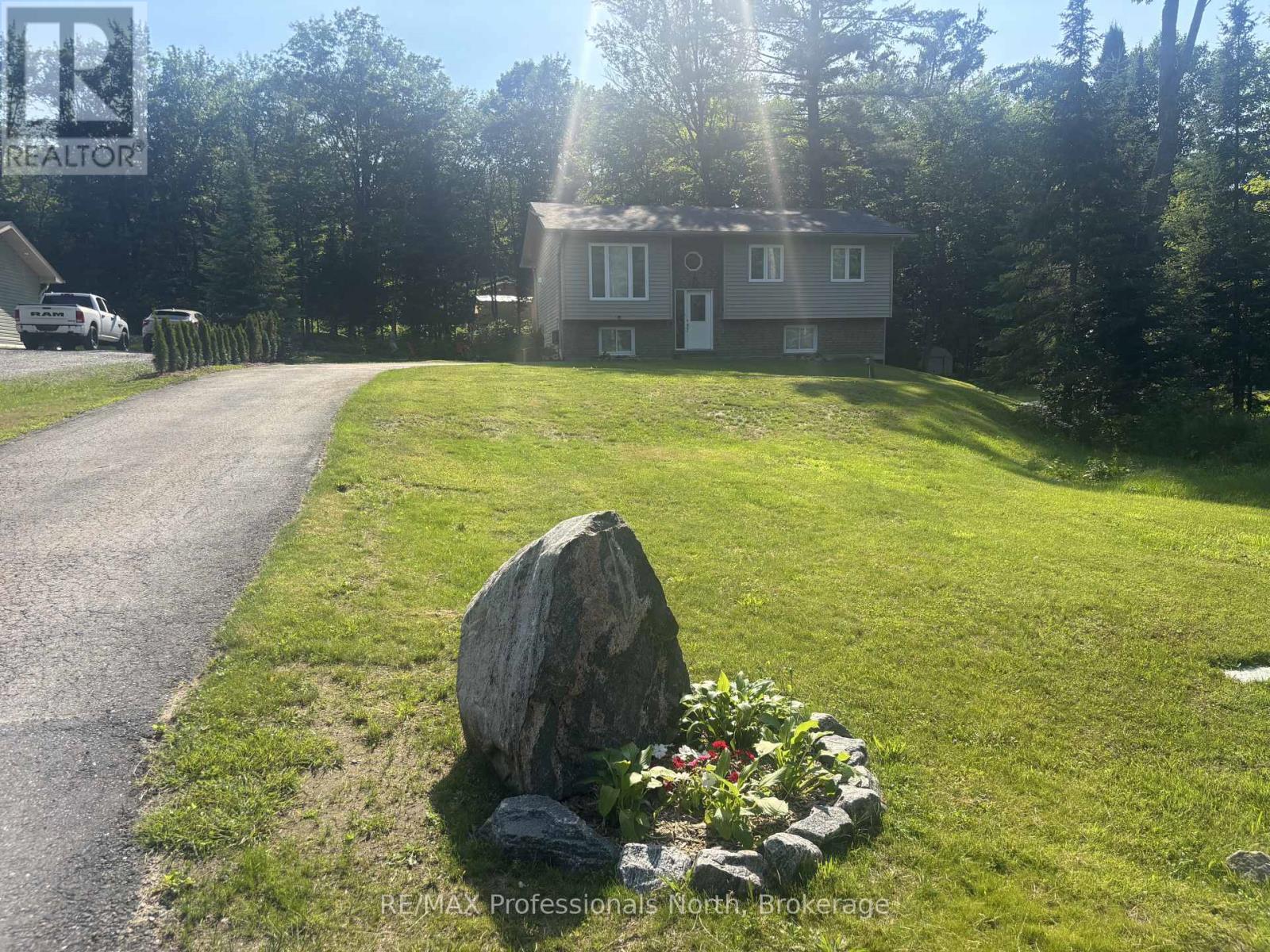 1036 Post Road, Bracebridge, Ontario  P1L 1W9 - Photo 2 - X13536448