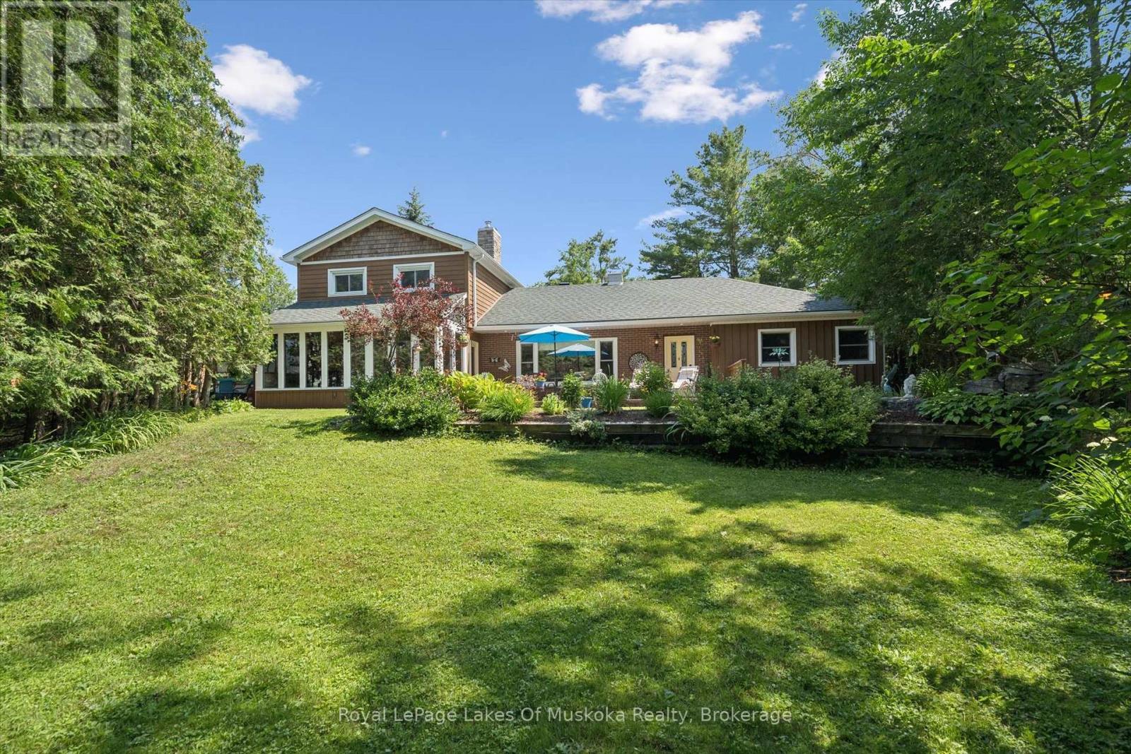 1012 Grey Street, Muskoka Lakes, Ontario P0C 1A0 - Photo 1 - X13542050
