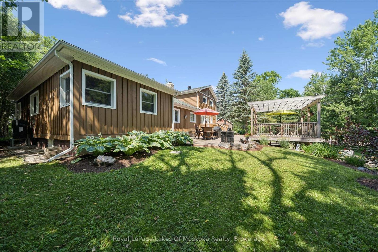 1012 Grey Street, Muskoka Lakes, Ontario P0C 1A0 - Photo 2 - X13542050
