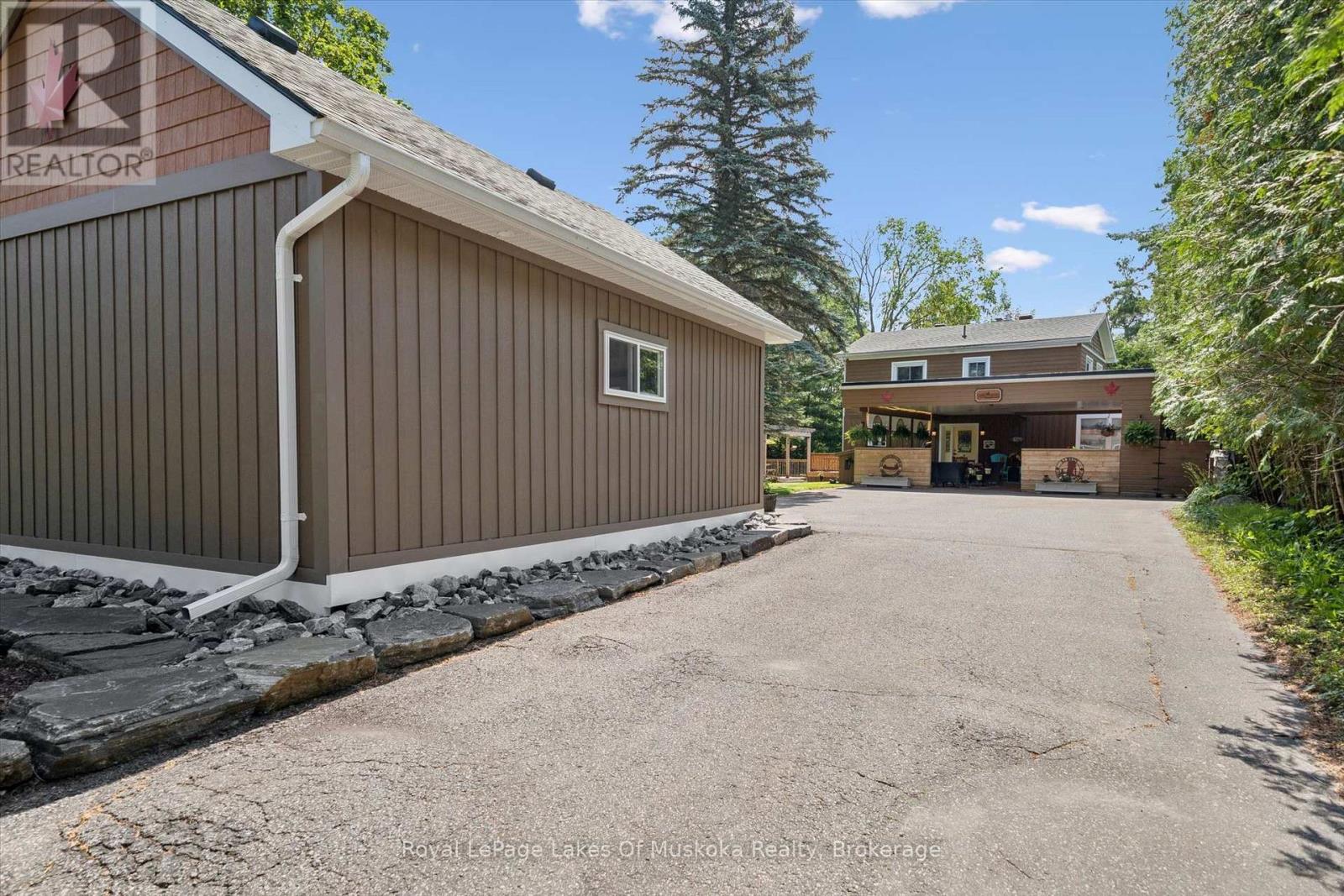 1012 Grey Street, Muskoka Lakes, Ontario P0C 1A0 - Photo 3 - X13542050
