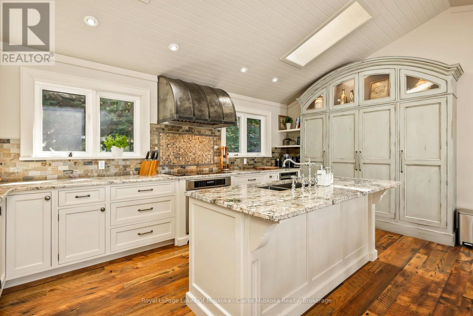 M81 Pine Island #1 Island, Muskoka Lakes, Ontario  P1L 1W8 - Photo 36 - X13542484