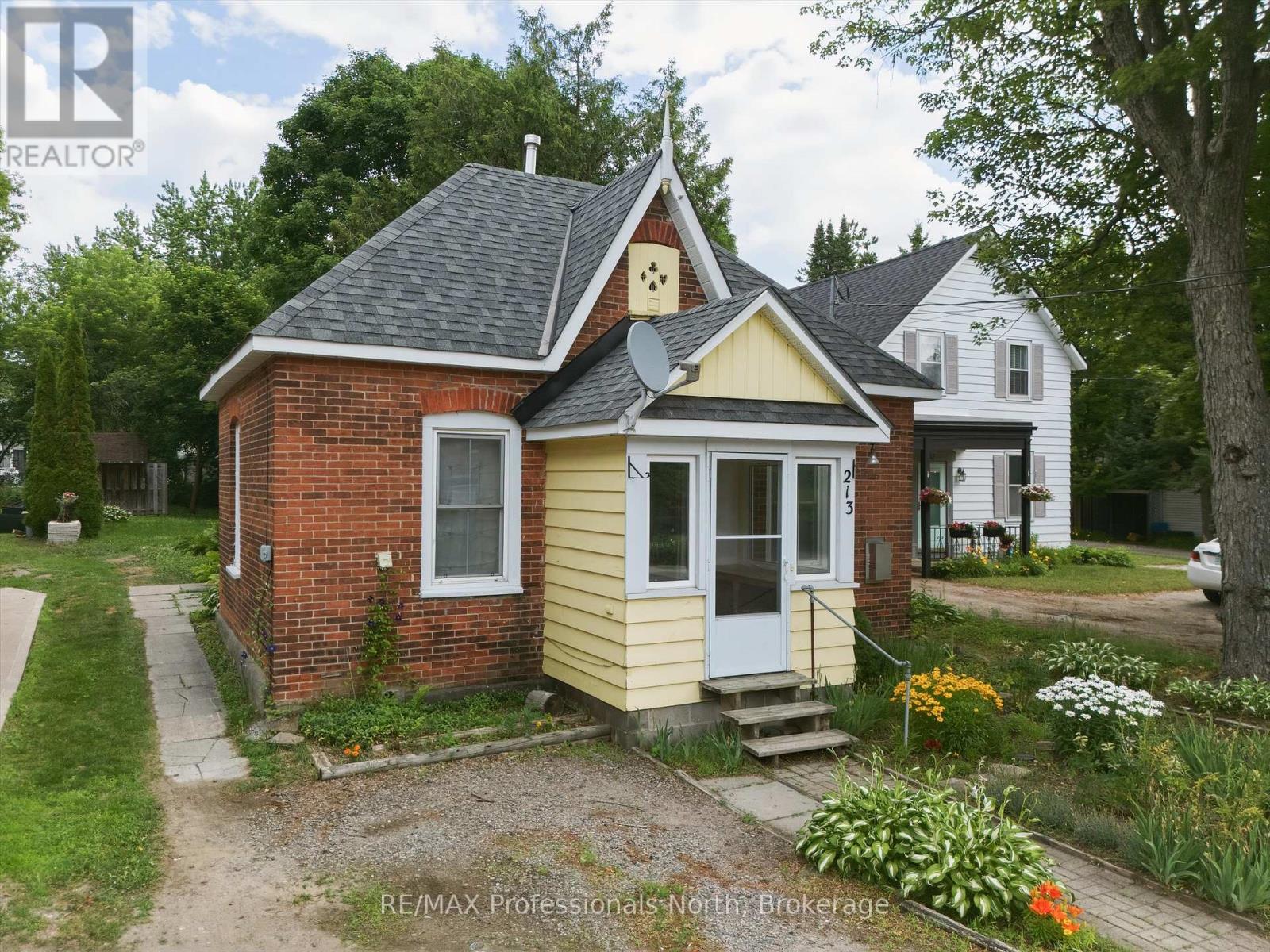 213 James Street, Bracebridge, Ontario  P1L 2B8 - Photo 1 - X13552124