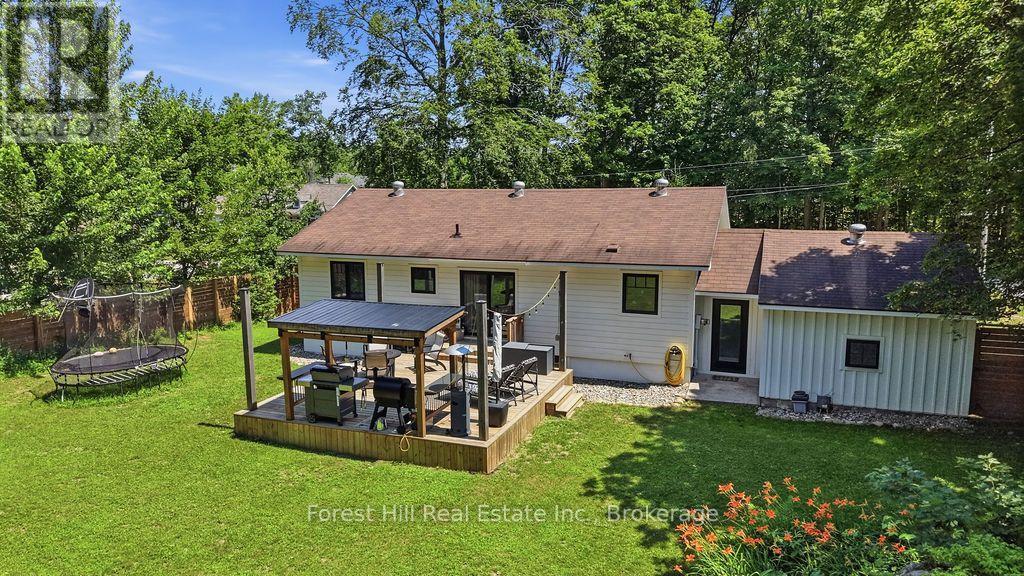 415 Wellington Street, Gravenhurst, Ontario  P1P 1A7 - Photo 1 - X13555362