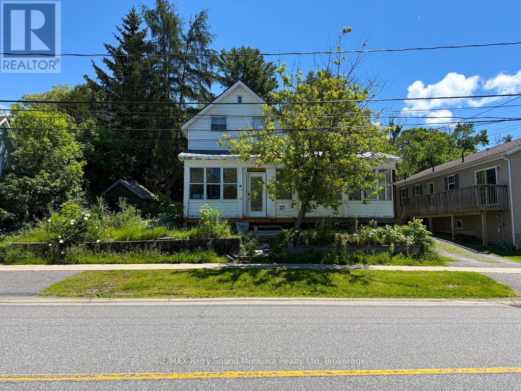 17 Wakefield Street, Parry Sound, Ontario  P2A 2V2 - Photo 1 - X13557902