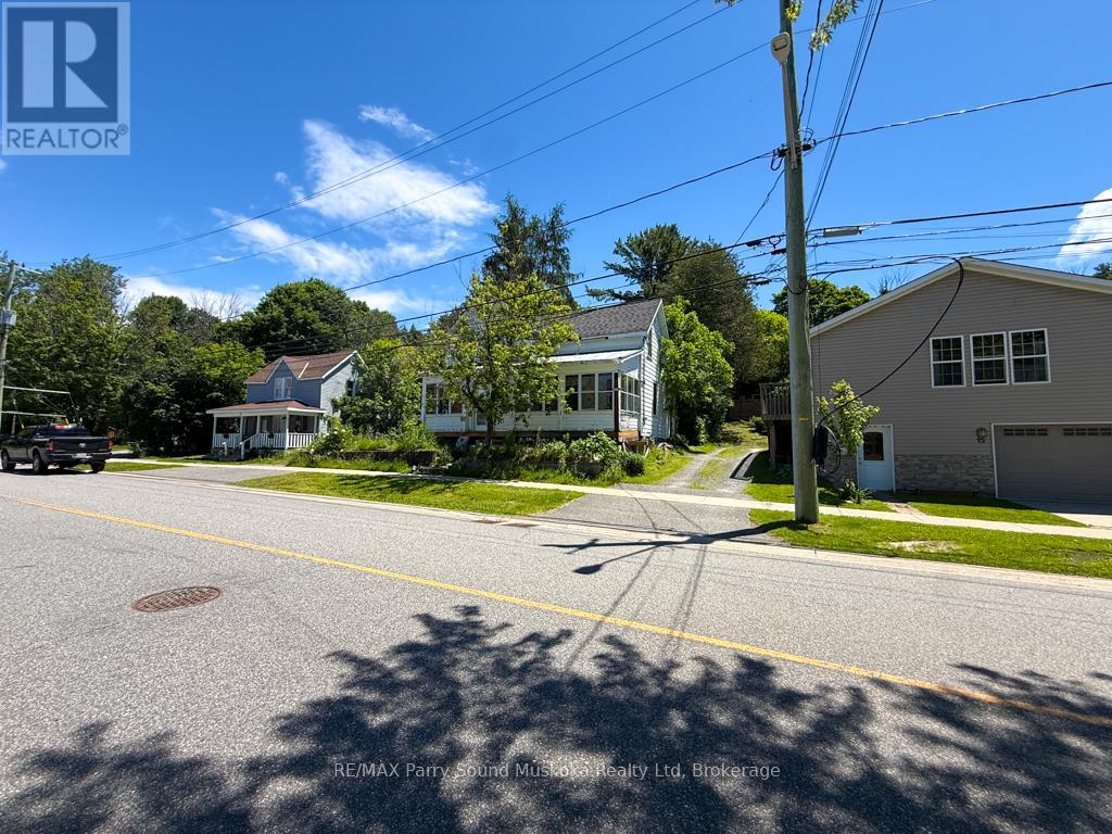 17 Wakefield Street, Parry Sound, Ontario  P2A 2V2 - Photo 2 - X13557902