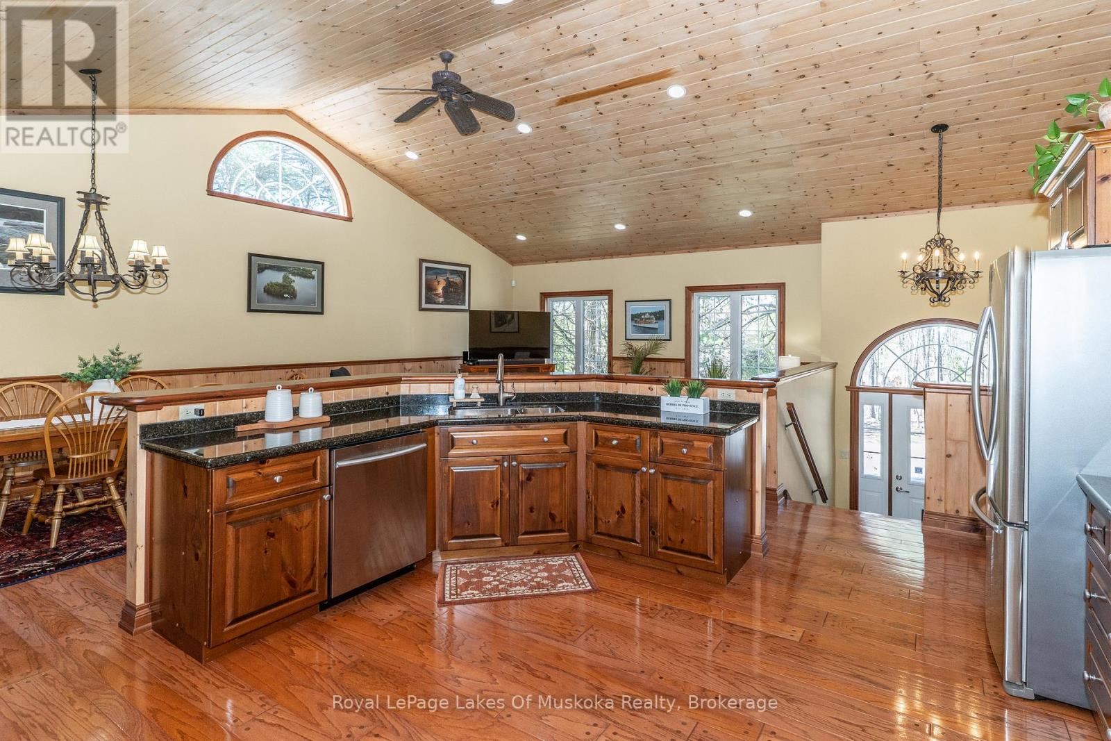 22 Duke Street, Muskoka Lakes, Ontario  P0B 1J0 - Photo 6 - X13562574