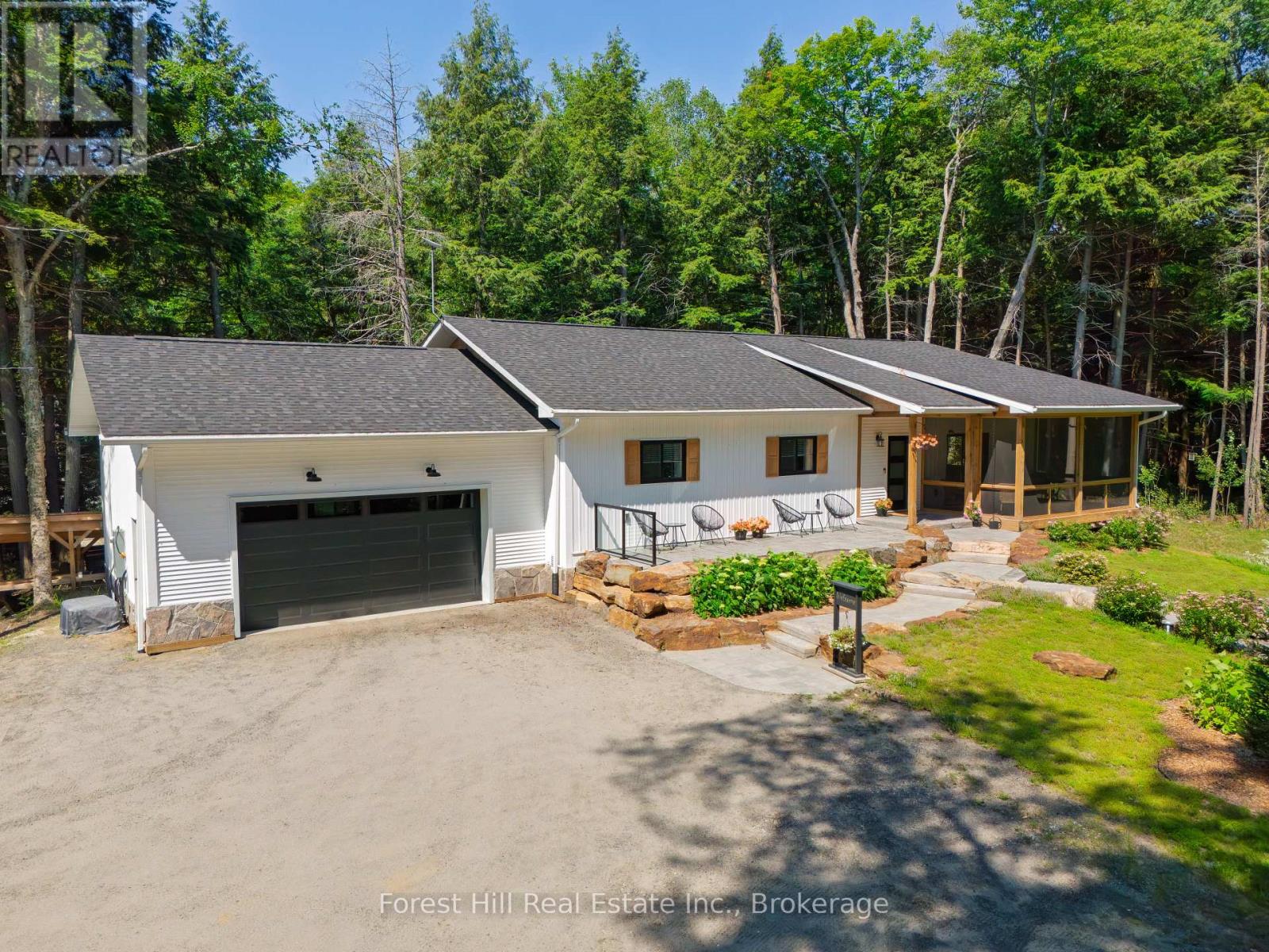 315 North Fox Lake Road W, Huntsville, Ontario  P1H 2J2 - Photo 1 - X13568016