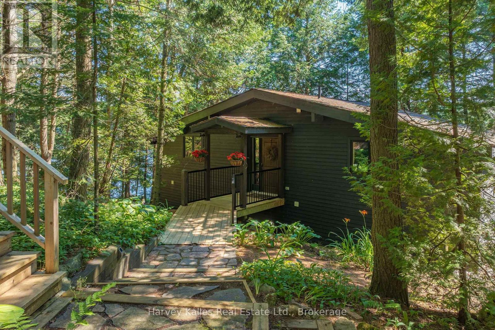 1075 Hallett Road, Muskoka Lakes, Ontario  P0C 1H0 - Photo 6 - X13570636