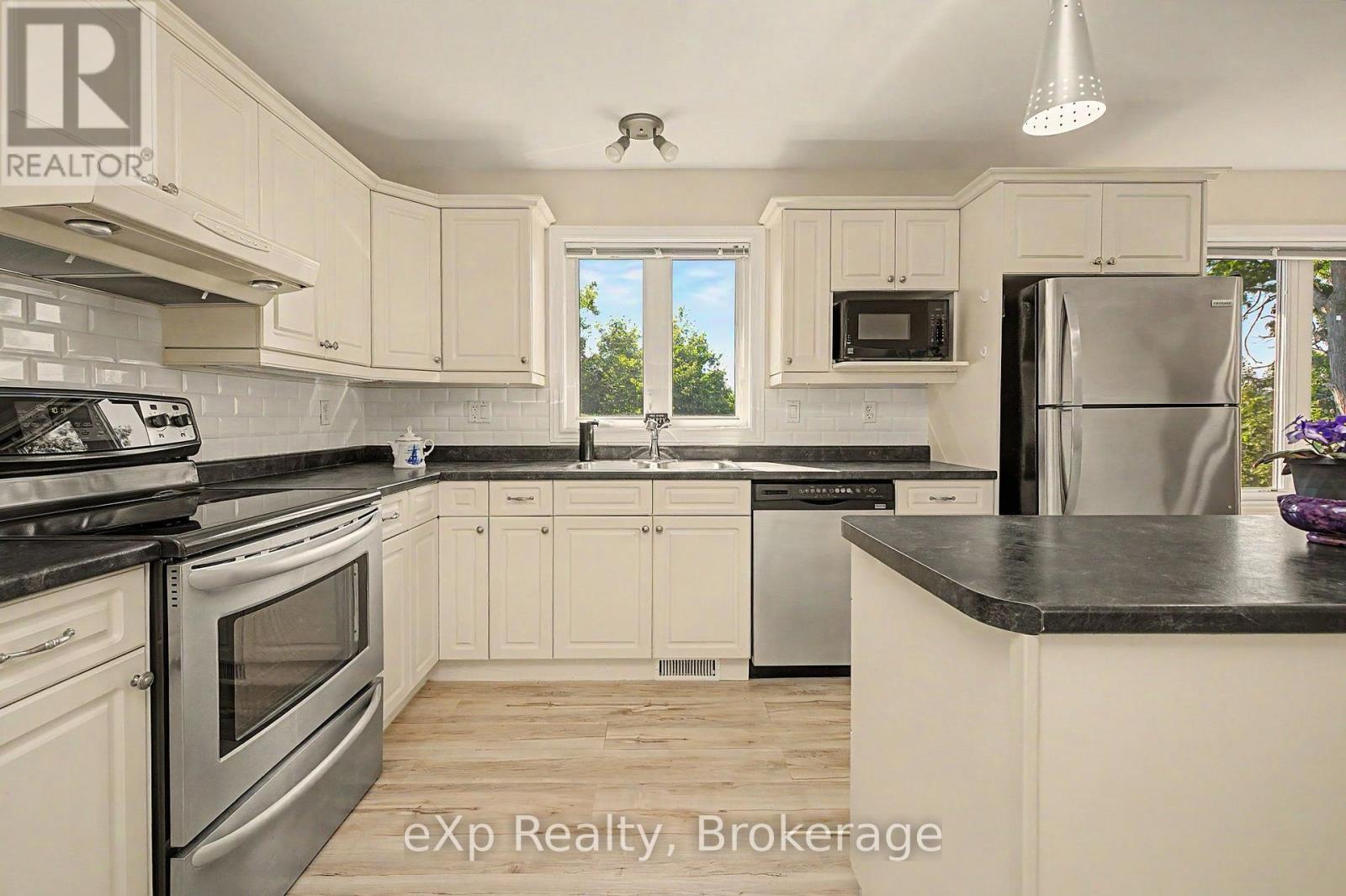 2 Mann Avenue N, Parry Sound, Ontario  P2A 2H3 - Photo 11 - X13573636