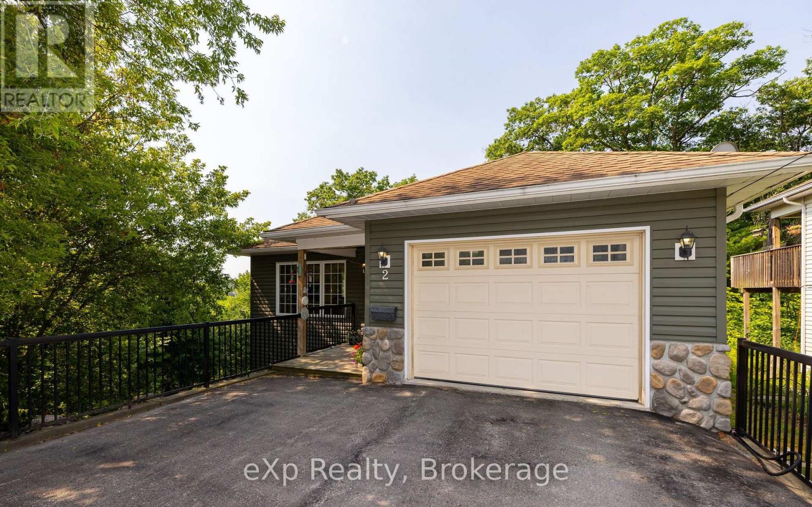 2 Mann Avenue N, Parry Sound, Ontario  P2A 2H3 - Photo 2 - X13573636