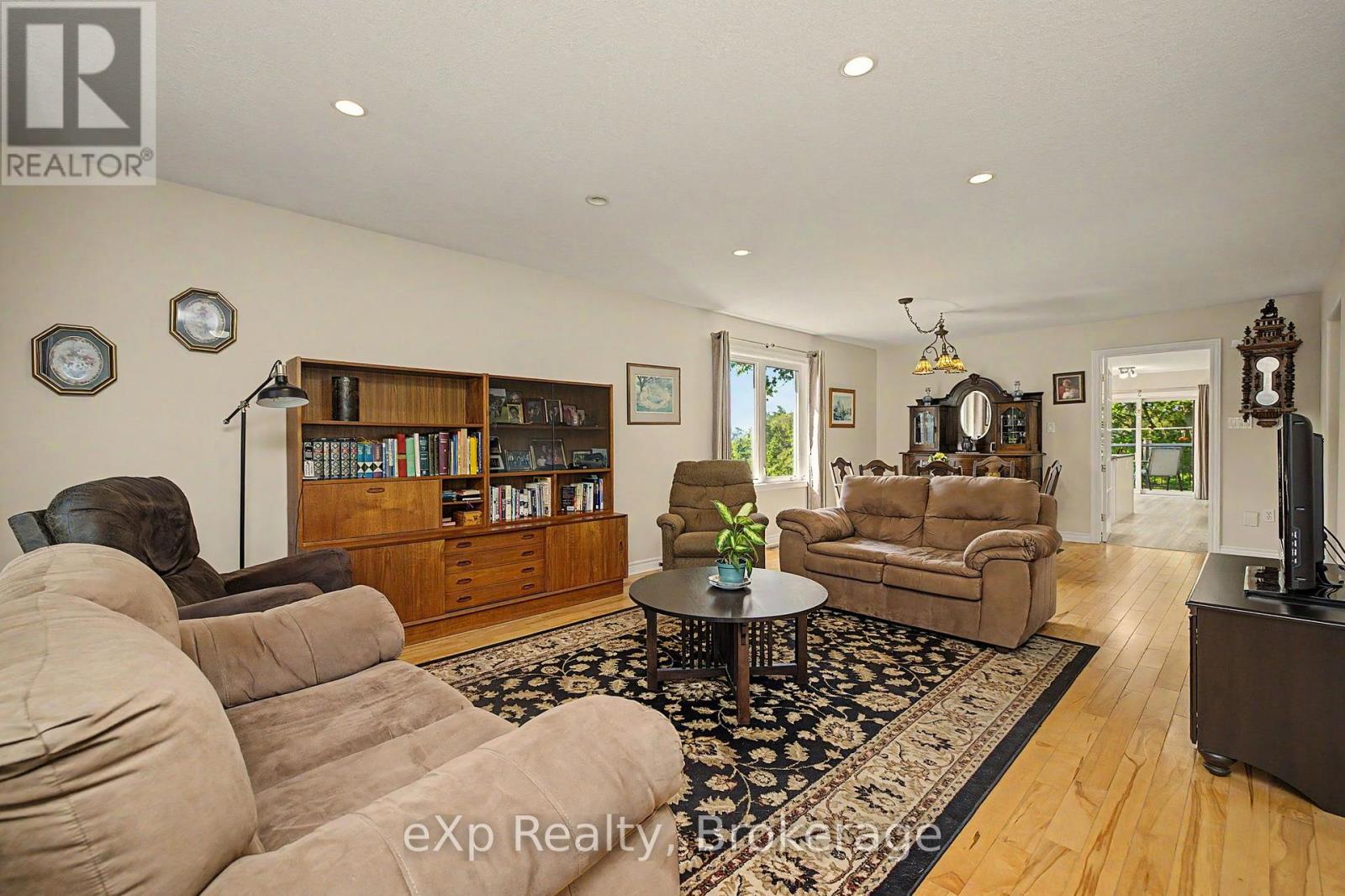 2 Mann Avenue N, Parry Sound, Ontario  P2A 2H3 - Photo 4 - X13573636